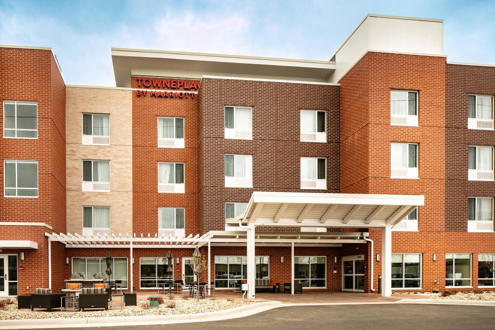 Towneplace Suites By Marriott Dubuque Downtown Экстерьер фото