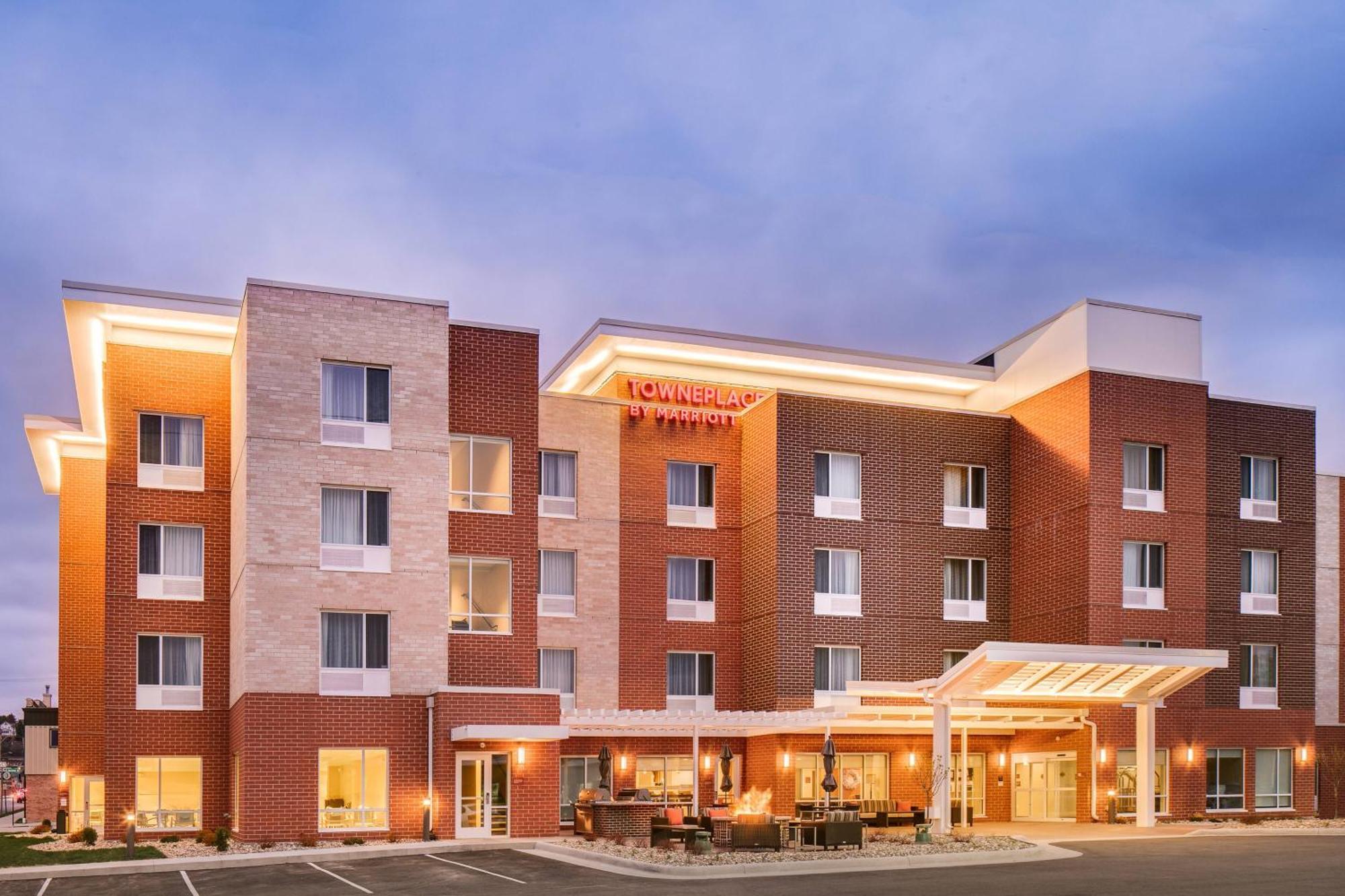 Towneplace Suites By Marriott Dubuque Downtown Экстерьер фото
